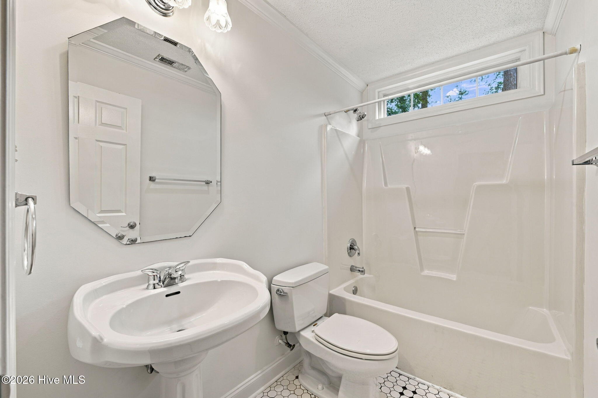 900 Perrytown Road New Bern, NC 28562 - Photo 19 of 54 Guest Full Bathroom