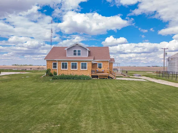$325,000 | 2950 County Road 1100 North, Gridley, IL 61744