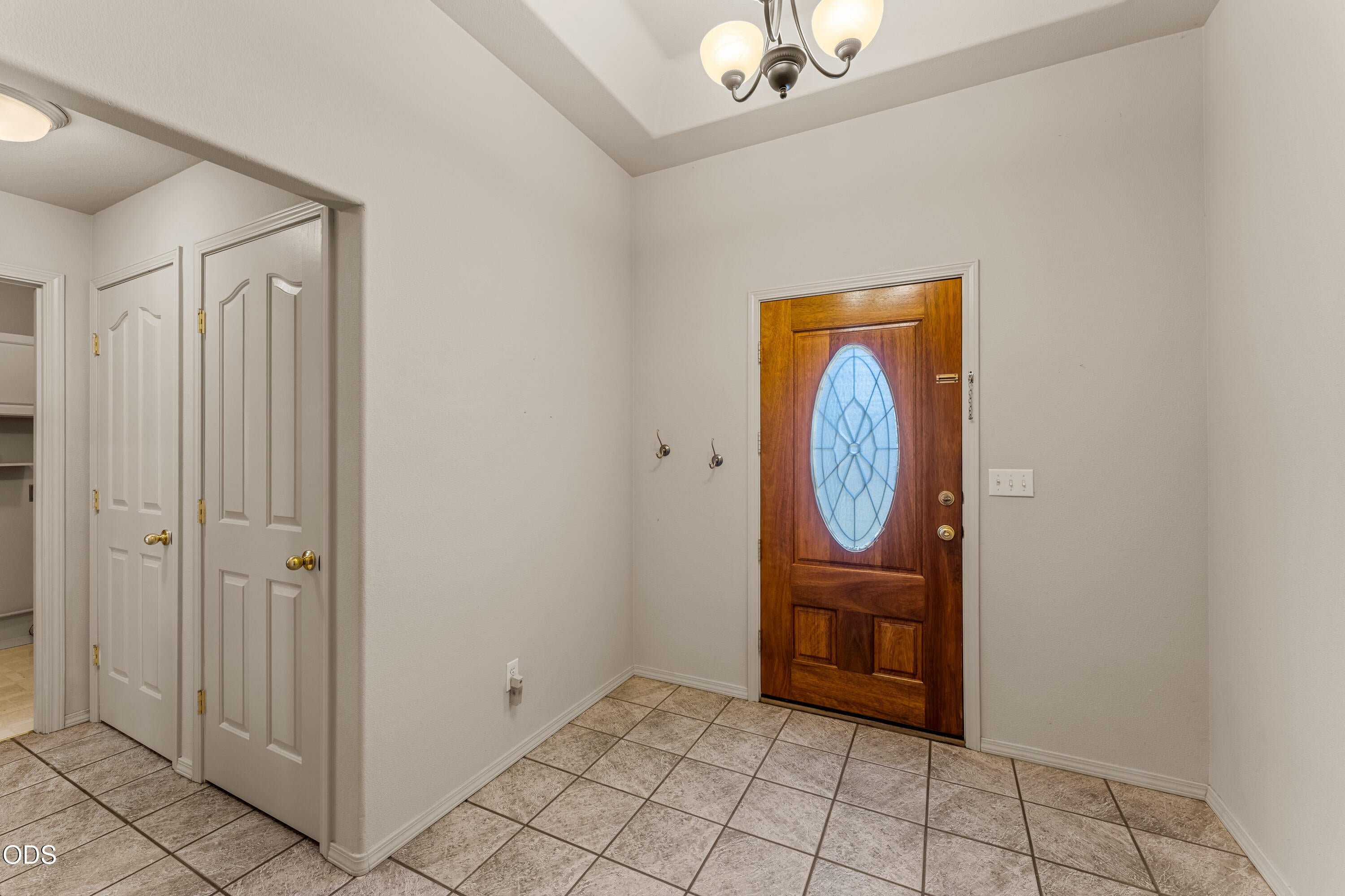 1222 Greentree Way Central Point, OR 97502 - Photo 4 of 27 Gallery Image 4