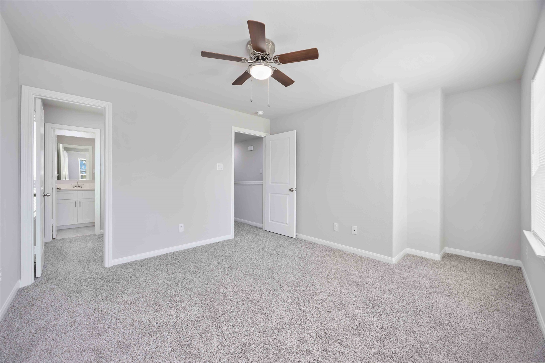 7987 Chateau Street, Unit A Houston, TX 77028 - Photo 15 of 24 a view of an empty room