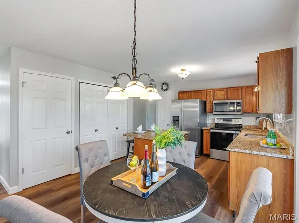 $445,250 | 1221 Newport Landing Drive, Fenton, MO 63026