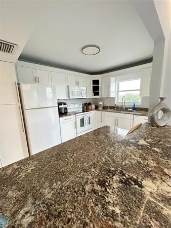 $2,800 | 1200 Hibiscus Avenue, Unit 502, Pompano Beach, FL 33062