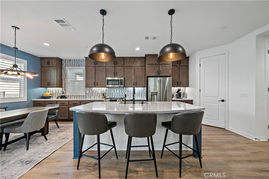 32230 Penstemon Way Temecula, CA 92591 - Photo 15 of 61 Breakfast Bar with custom lighting