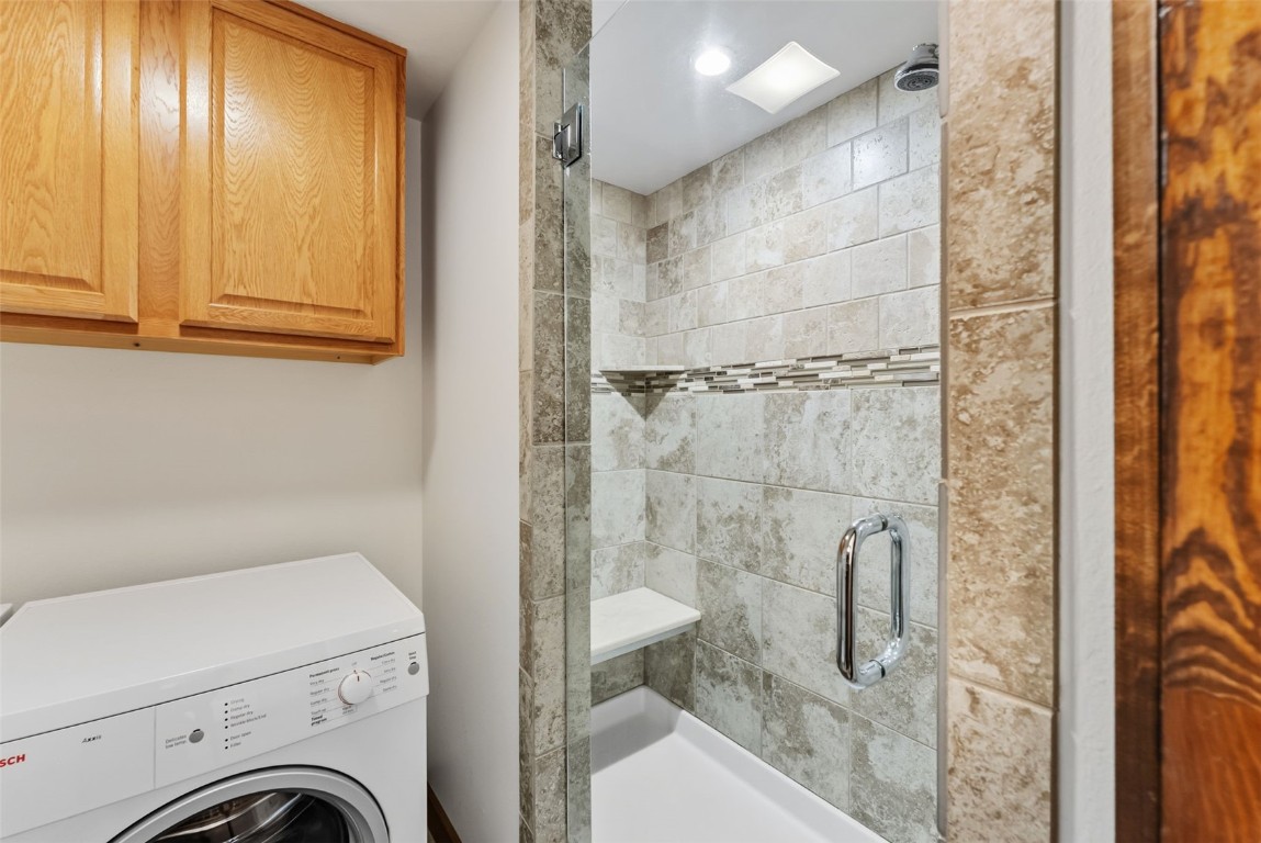 112 La Bonte Street, Unit 202 Dillon, CO 80435 - Photo 21 of 32 a bathroom with a sink and a toilet