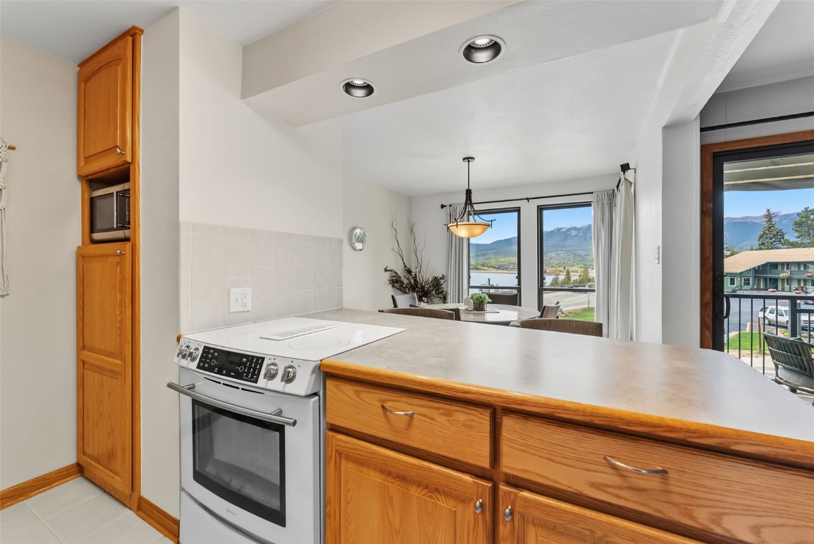 112 La Bonte Street, Unit 202 Dillon, CO 80435 - Photo 8 of 32 a kitchen with stainless steel appliances granite countertop a stove and a sink