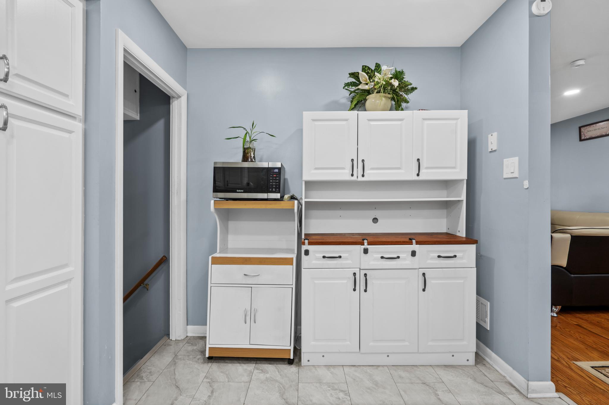 8912 Turton Drive Philadelphia, PA 19115 - Photo 13 of 34 Charming kitchen nook with modern accents.