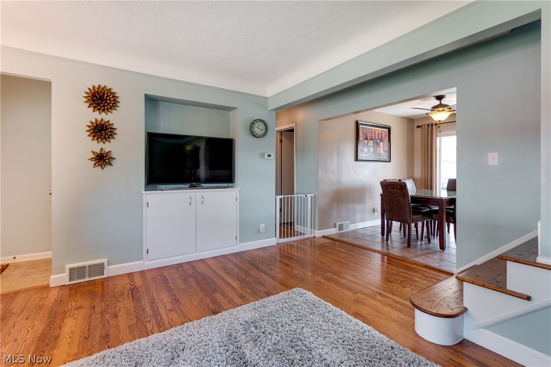 30048 Warren Road Wickliffe, OH 44092 - Photo 5 of 34 Gallery Image 5