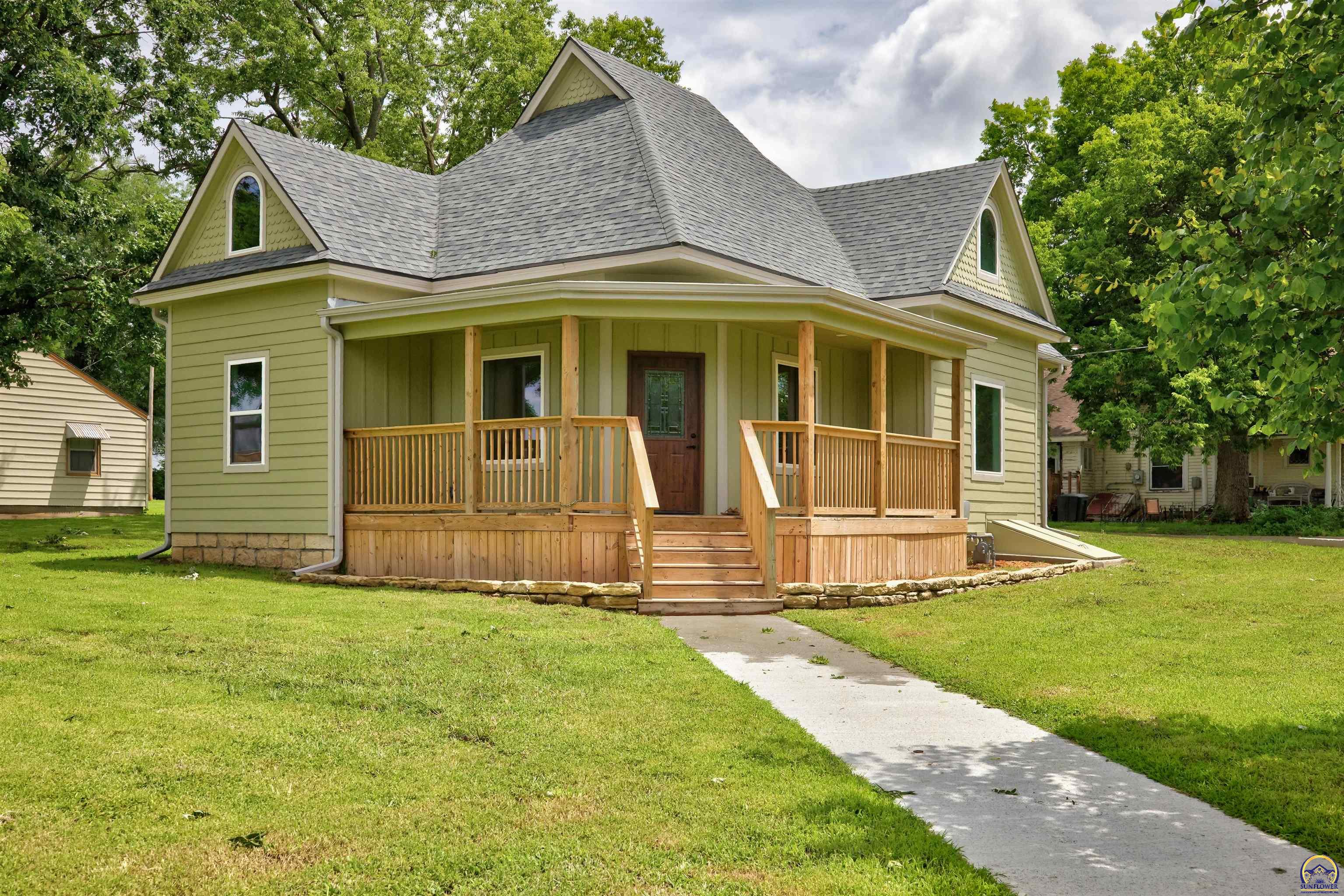 100 East 8th Street Onaga, KS 66521 - Photo 1 of 26