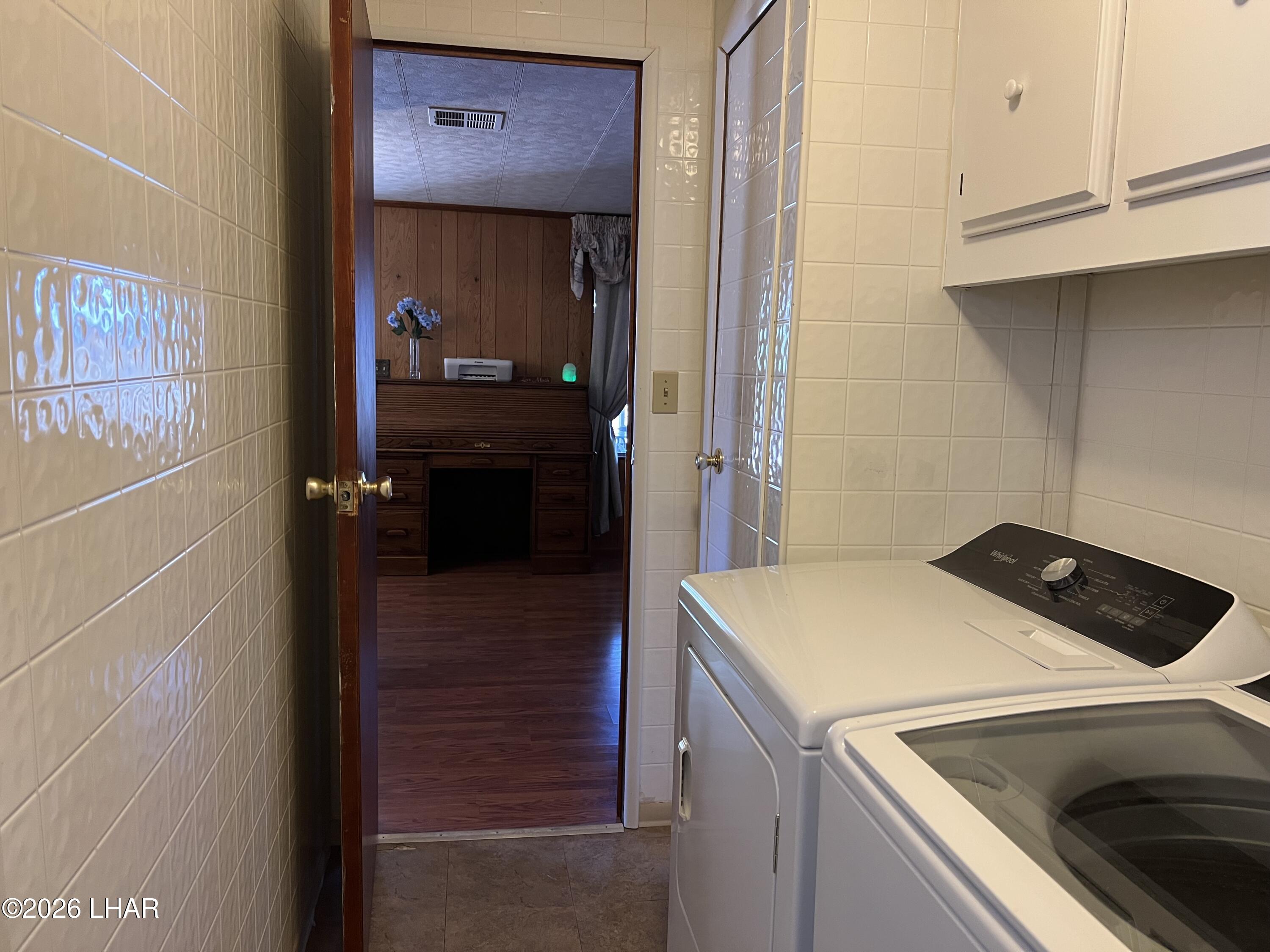 776 Granada Drive Quartzsite, AZ 85346 - Photo 33 of 39 Utility Room to Living Room