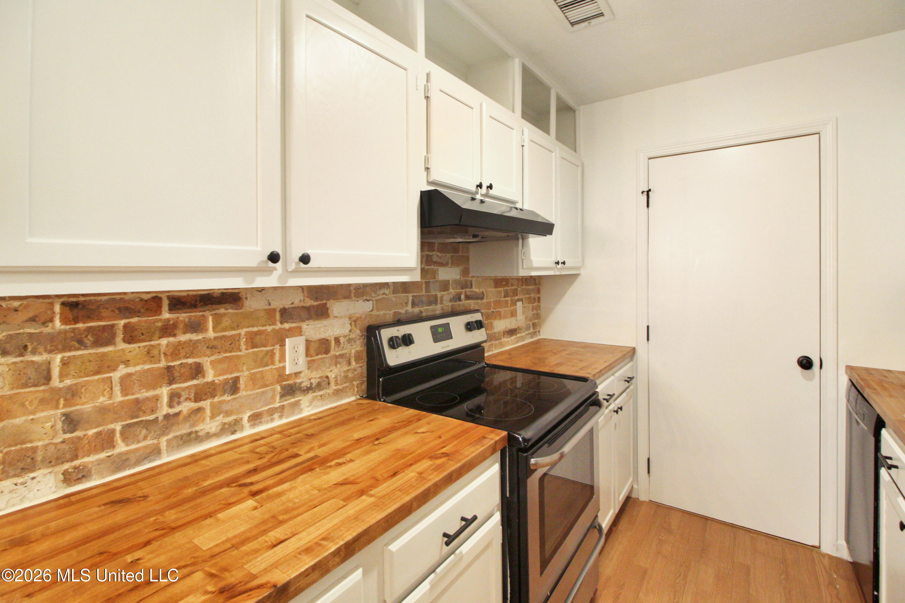 340 North Grove Circle Brandon, MS 39047 - Photo 11 of 32 IMG_0426