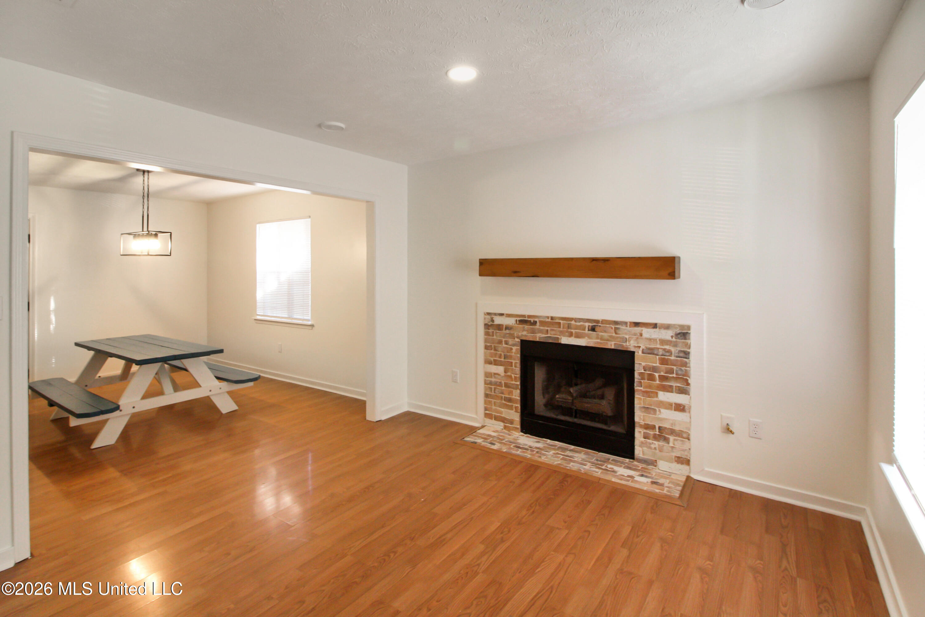 340 North Grove Circle Brandon, MS 39047 - Photo 5 of 32 IMG_0444