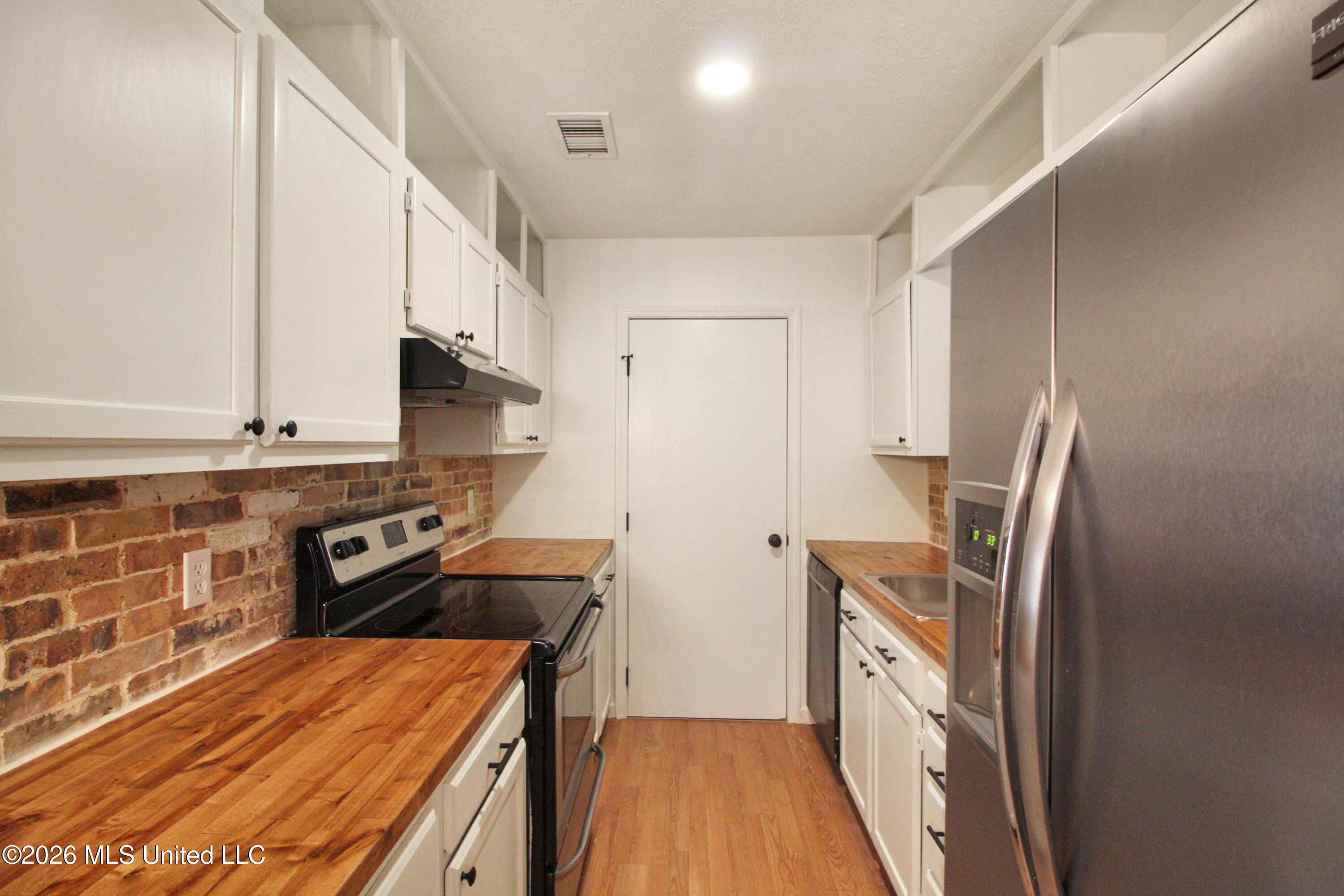 340 North Grove Circle Brandon, MS 39047 - Photo 10 of 32 IMG_0424