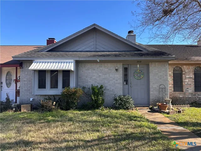 $1,100 | 208 Versailles Street, Victoria, TX 77904