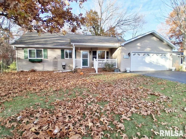 $229,900 | 421 Charter Oak Place, Dahinda, IL 61428