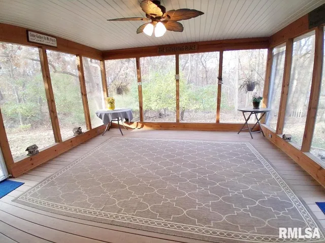 $229,900 | 421 Charter Oak Place, Dahinda, IL 61428