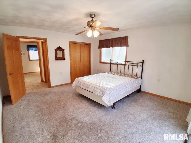 $229,900 | 421 Charter Oak Place, Dahinda, IL 61428