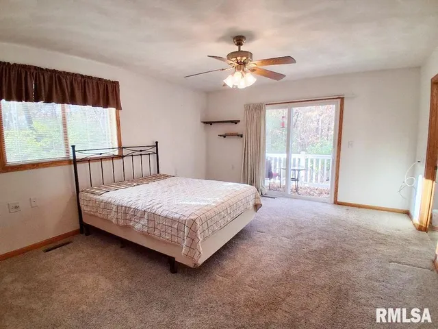 $229,900 | 421 Charter Oak Place, Dahinda, IL 61428