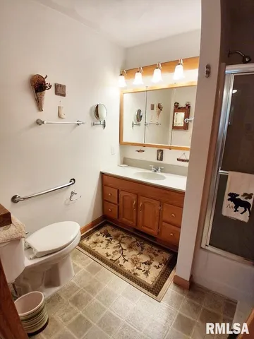 $229,900 | 421 Charter Oak Place, Dahinda, IL 61428