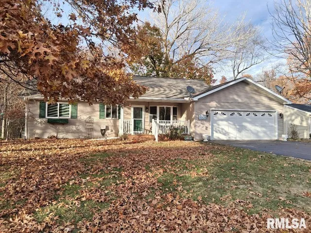 $229,900 | 421 Charter Oak Place, Dahinda, IL 61428