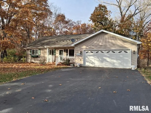 $229,900 | 421 Charter Oak Place, Dahinda, IL 61428