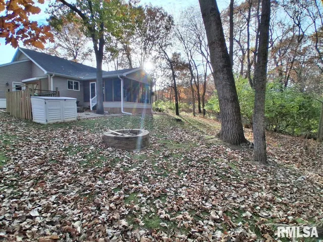 $229,900 | 421 Charter Oak Place, Dahinda, IL 61428