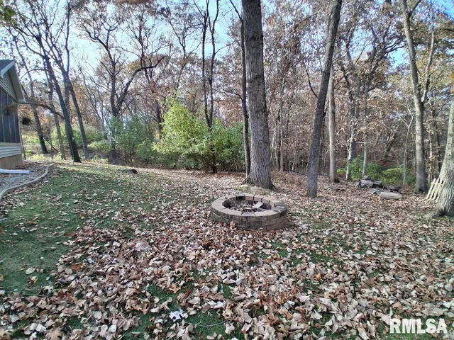 $229,900 | 421 Charter Oak Place, Dahinda, IL 61428