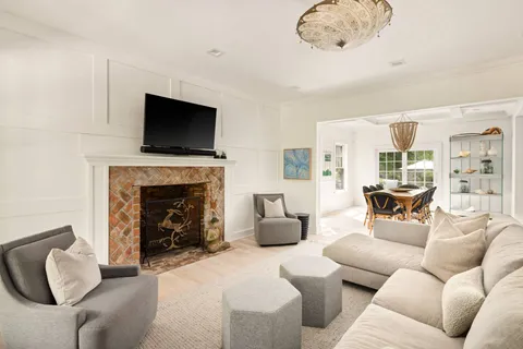 $2,995,000 | 32 Deep 6 Drive, East Hampton, NY 11937