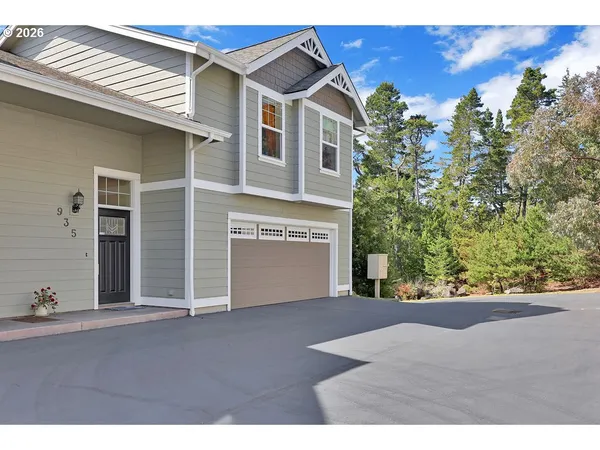 $425,000 | 935 Hemlock Street, Florence, OR 97439