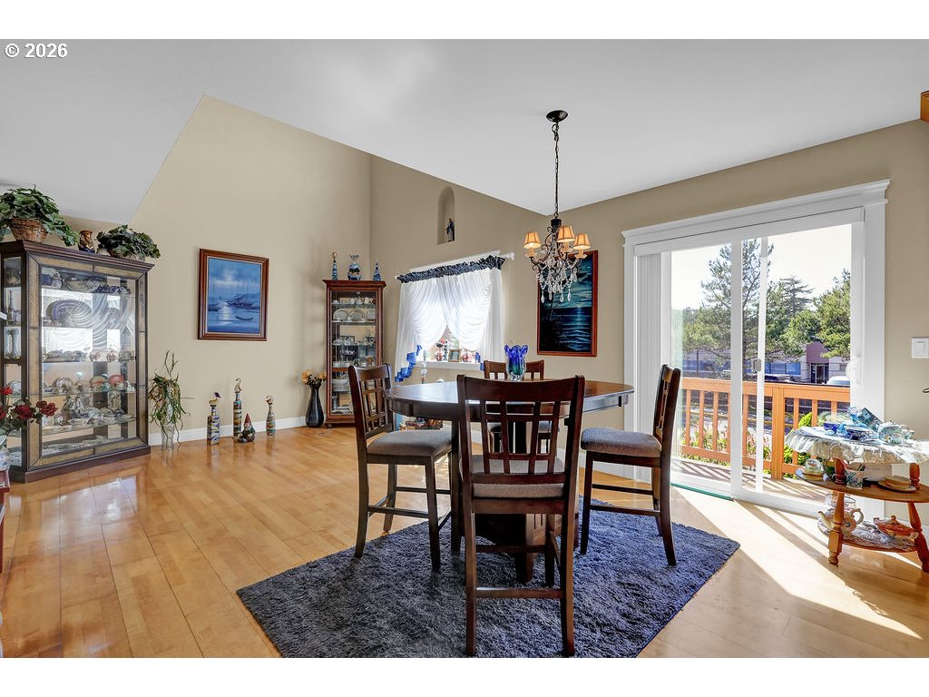 935 Hemlock Street Florence, OR 97439 - Photo 13 of 31