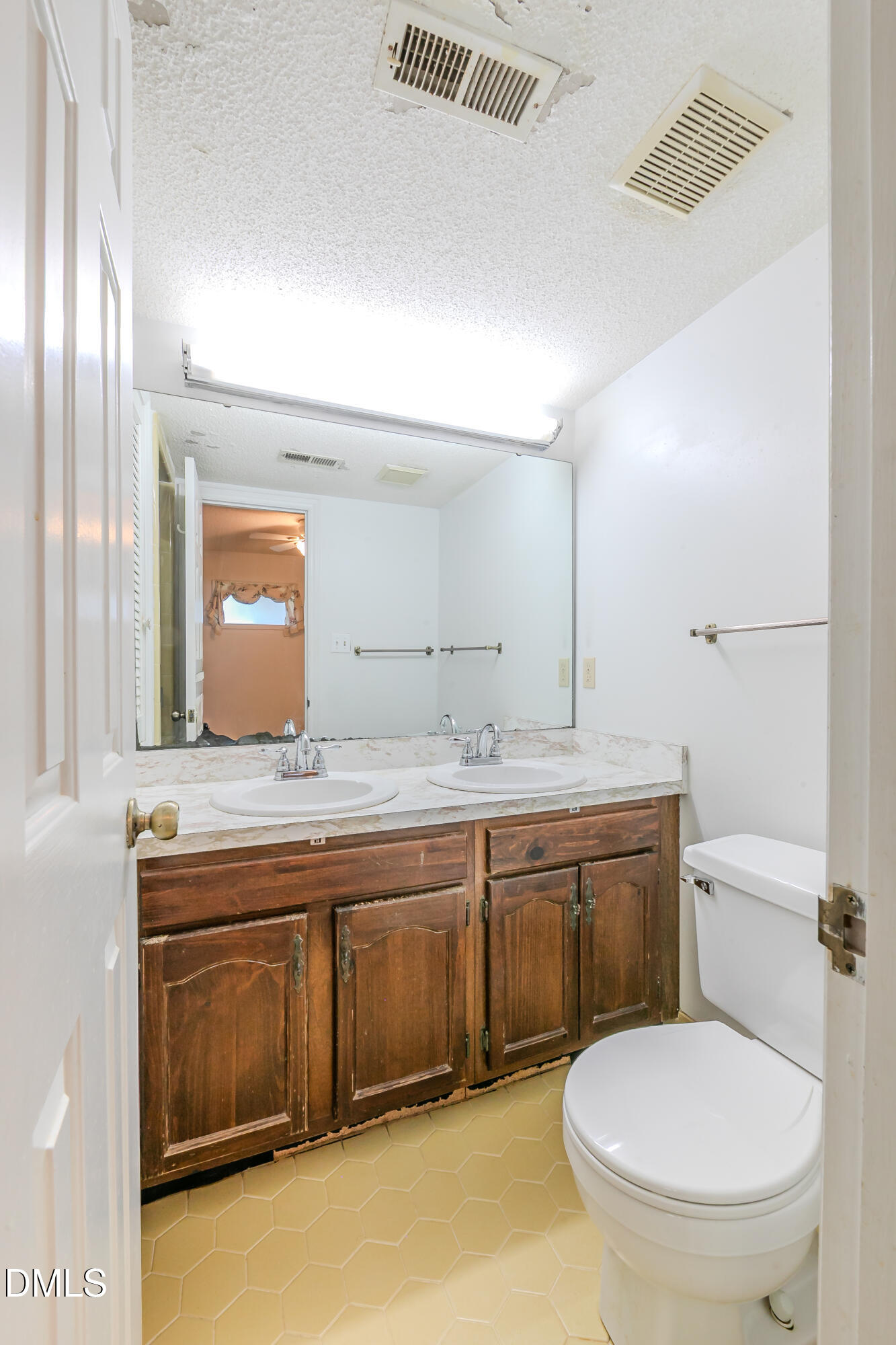 1805 Albacore Lane Raleigh, NC 27612 - Photo 15 of 23 2E6A1545
