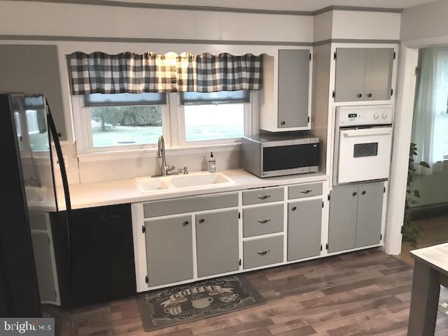 6 Kenneth Avenue Spring City, PA 19475 - Photo 7 of 11 Kitchen