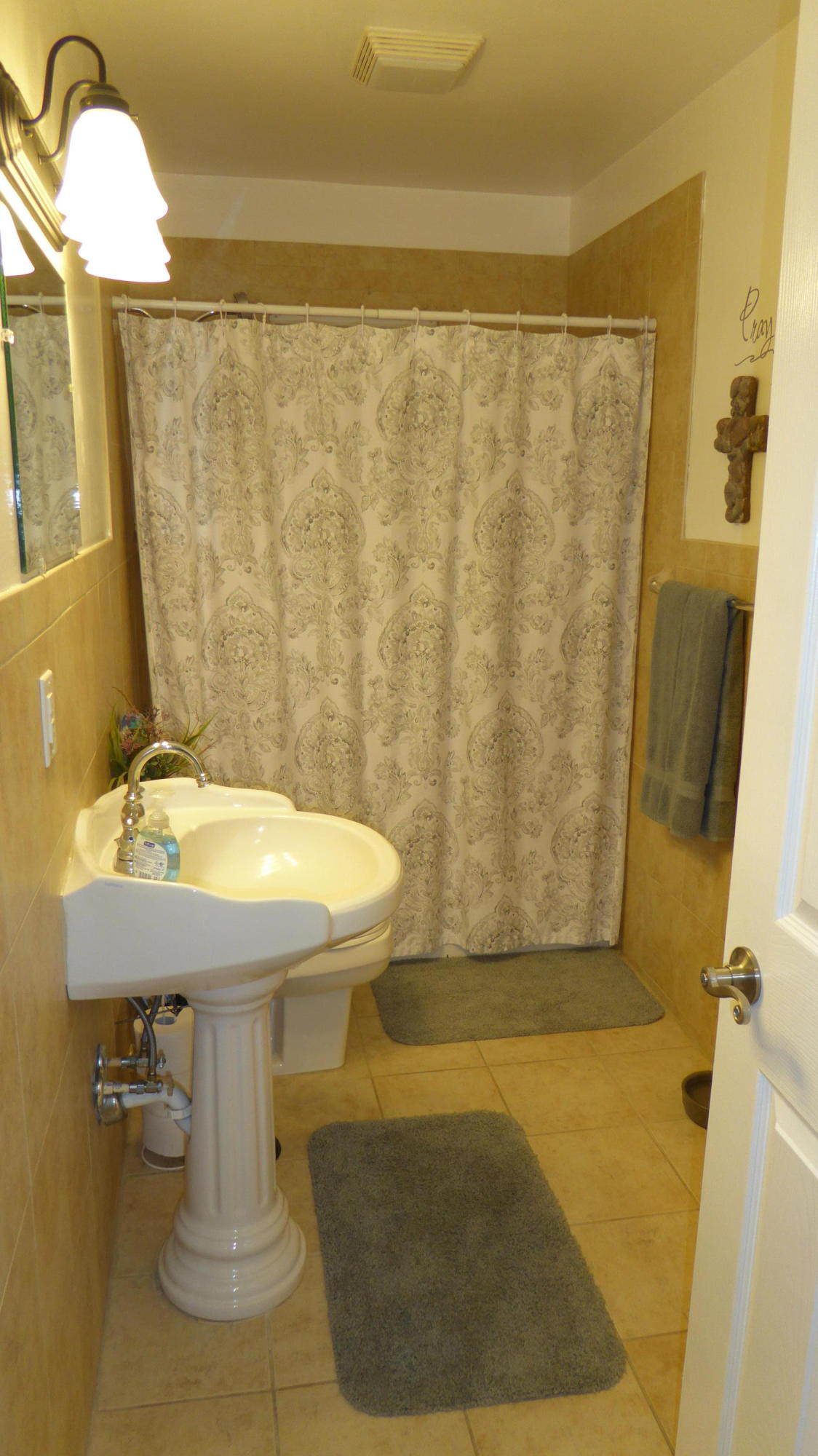 713 Red Valley Road Boones Mill, VA 24065 - Photo 26 of 36 26 Hall Bath