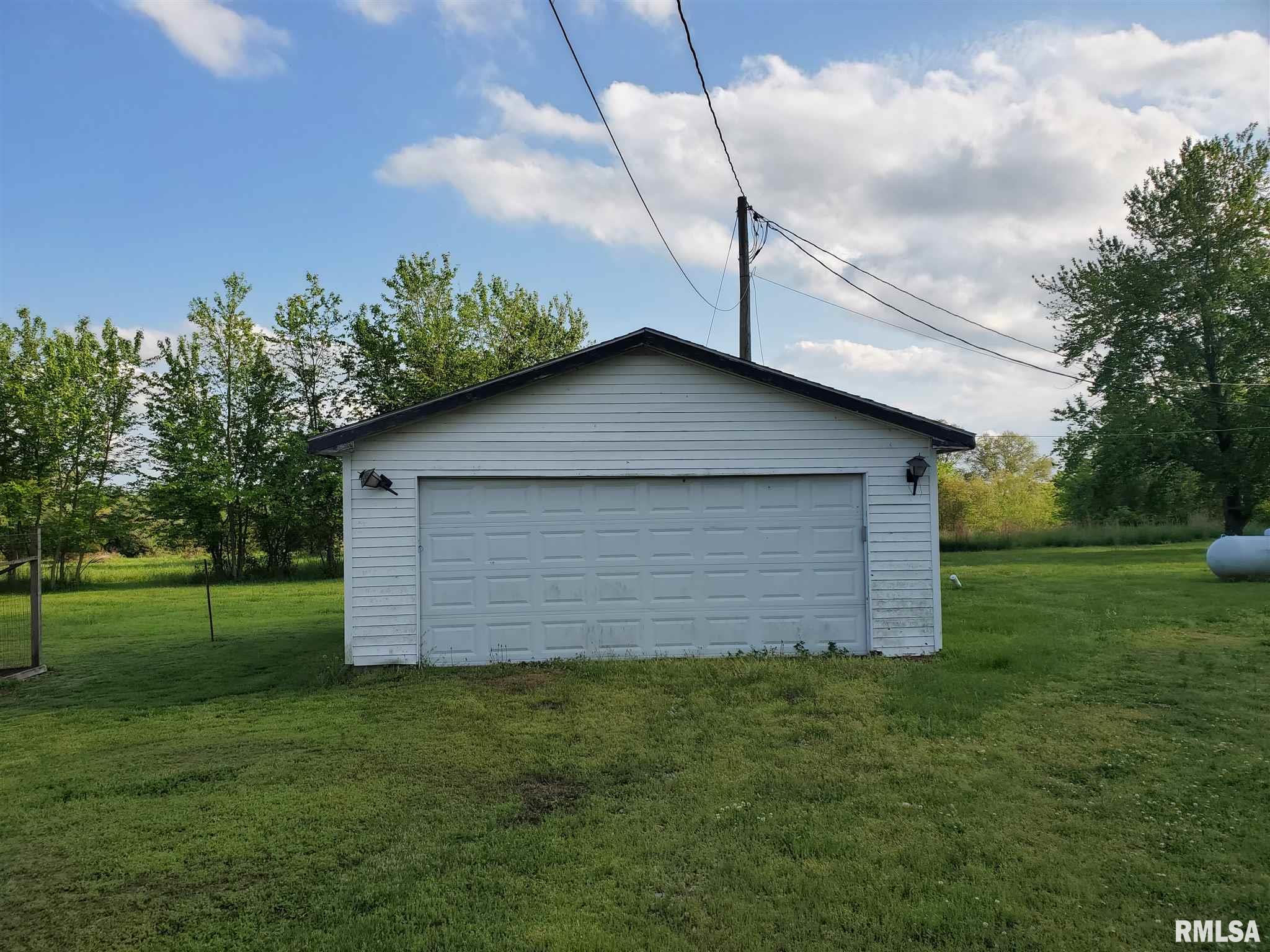 20277 Galatia Post Road Pittsburg, IL 62974 - Photo 5 of 37