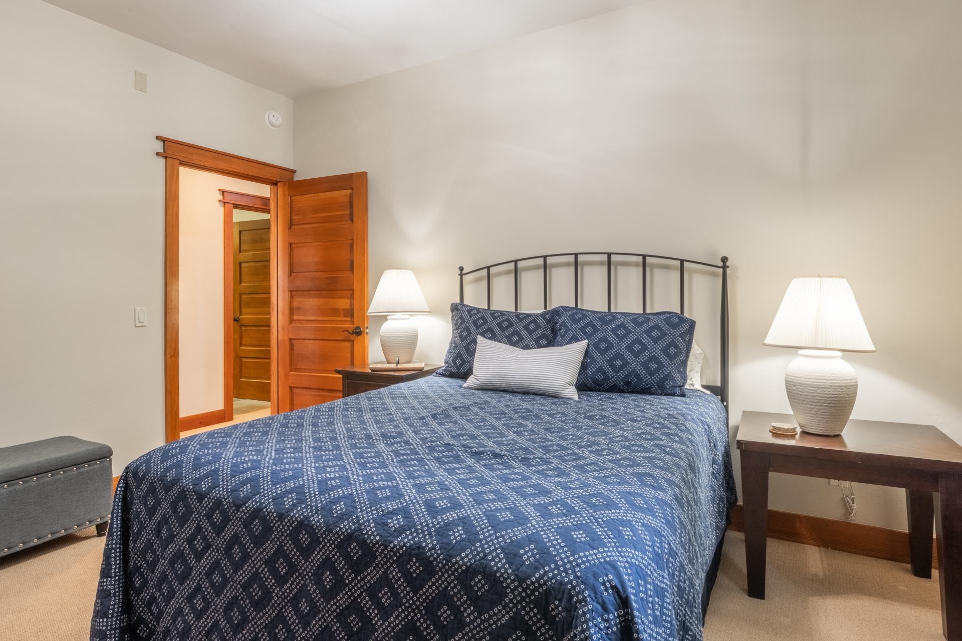 125 Davison Road, Unit 1 Mammoth Lakes, CA 93546 - Photo 28 of 46 a large bed sitting in a bedroom next to a lamp