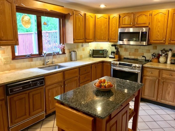 139 Harrington Road Waltham, MA 02452 - Photo 3 of 12 Gallery Image 3