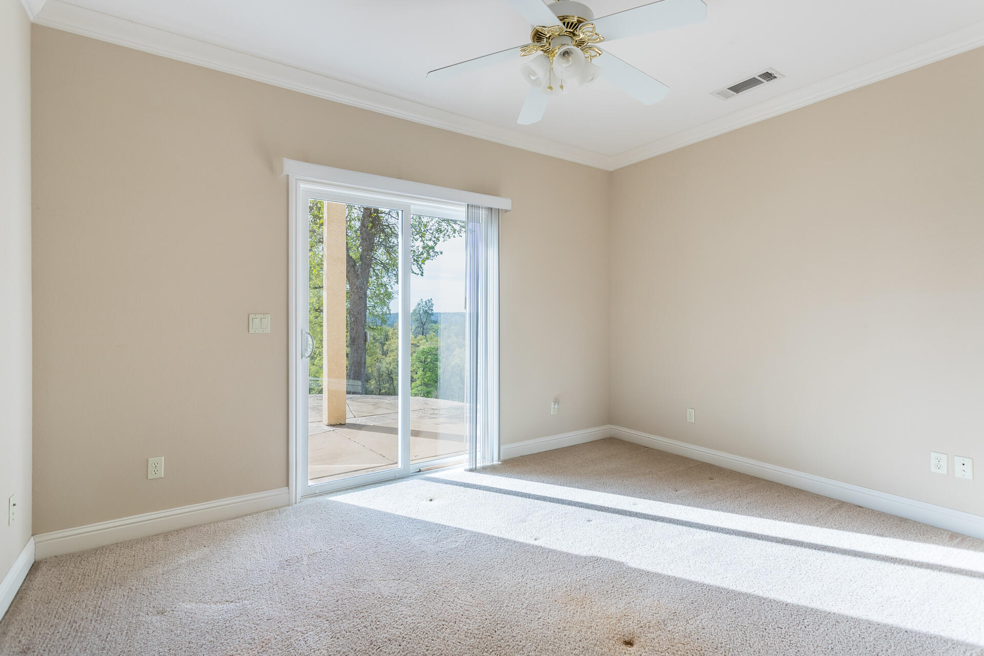 16250 Texas Springs Road Redding, CA 96001 - Photo 12 of 26 45 bedroom
