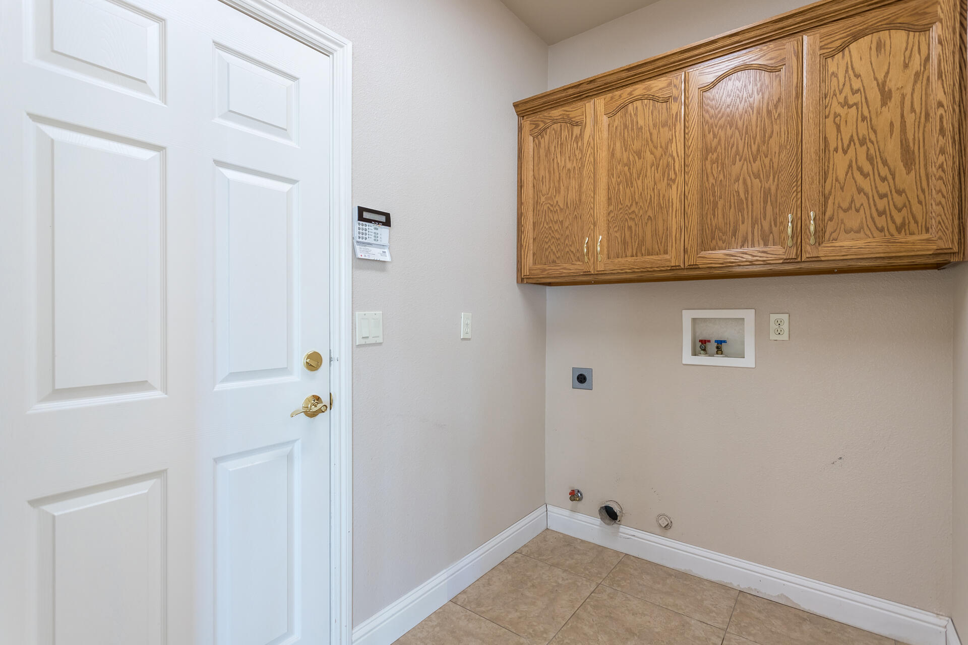 16250 Texas Springs Road Redding, CA 96001 - Photo 15 of 26 55 laundry