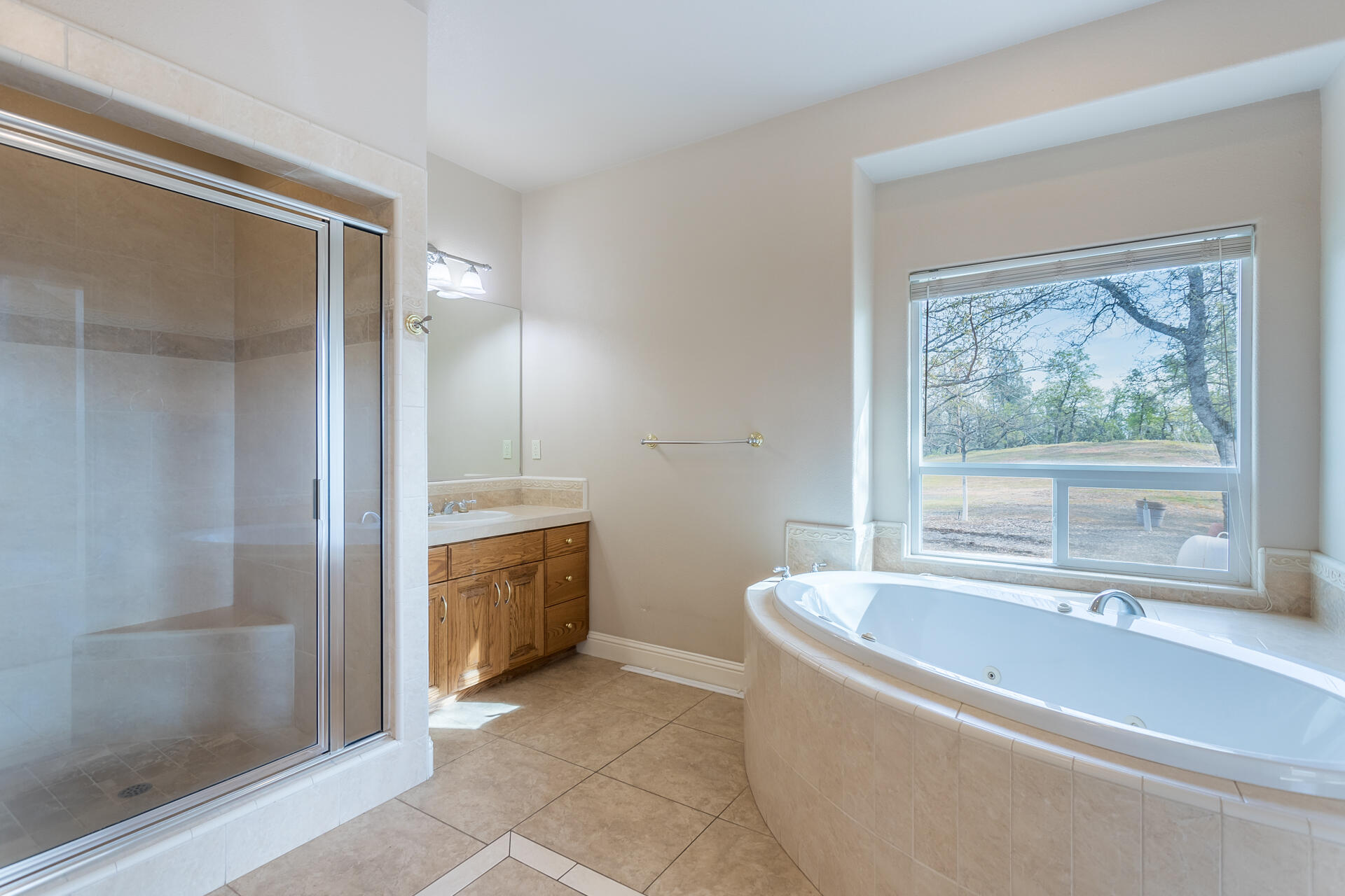 16250 Texas Springs Road Redding, CA 96001 - Photo 10 of 26 36 master bathroom