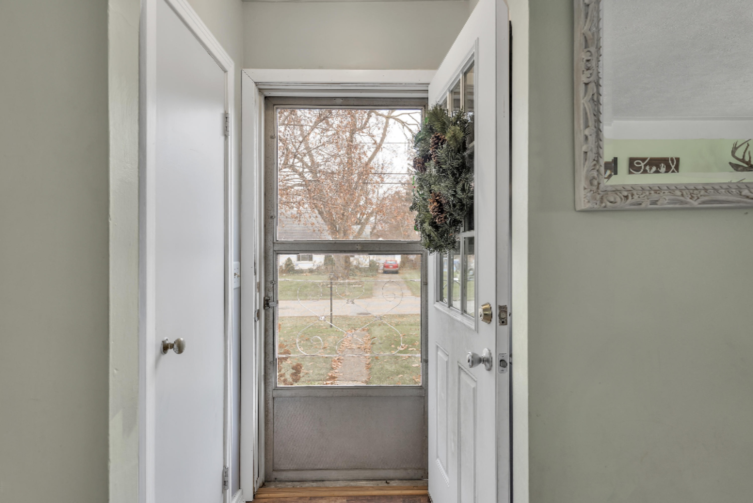 1082 Vos Street Jenison, MI 49428 - Photo 4 of 26 1082-Vos-WindowStill-Real-Estate-Photogr
