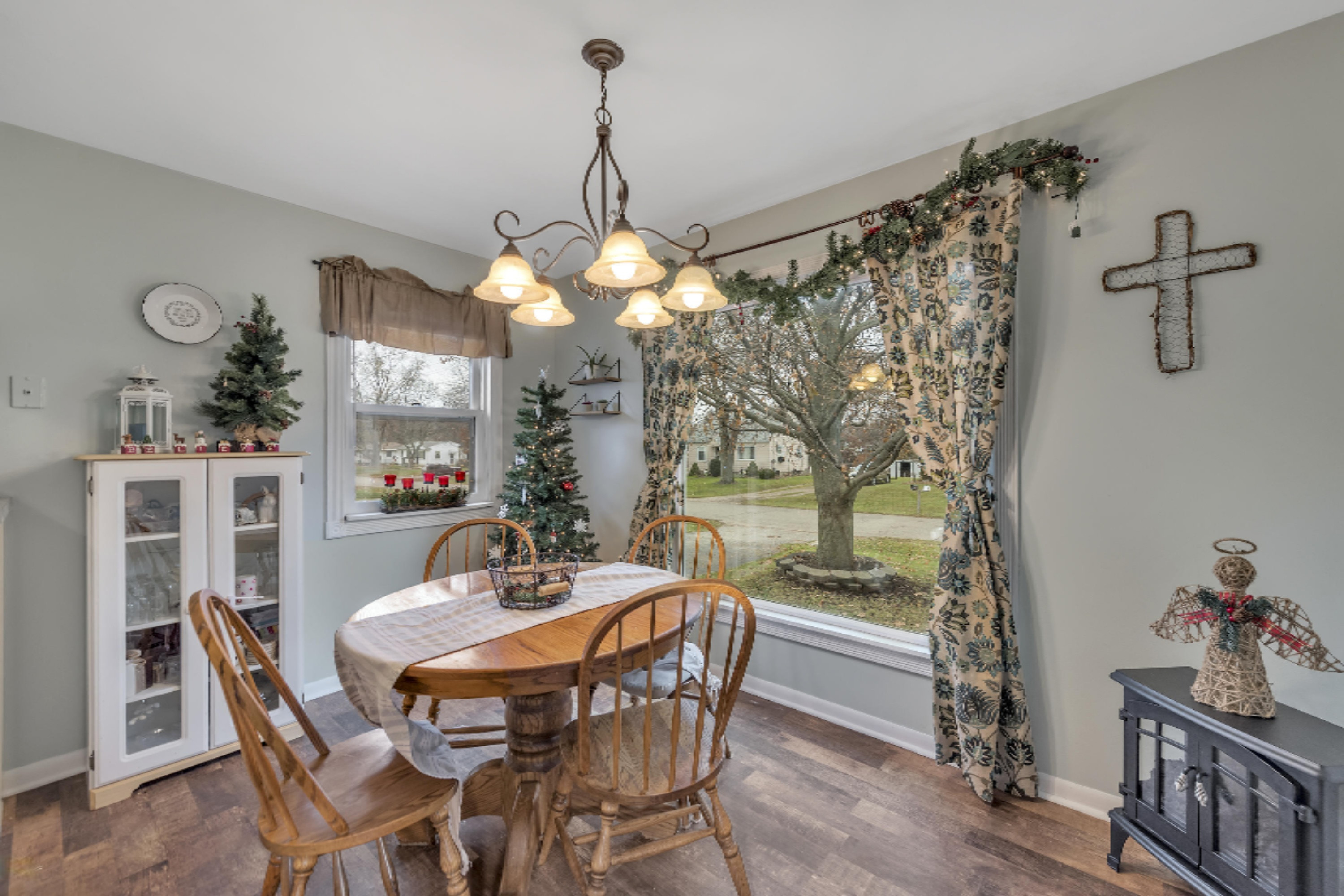 1082 Vos Street Jenison, MI 49428 - Photo 7 of 26 1082-Vos-WindowStill-Real-Estate-Photogr