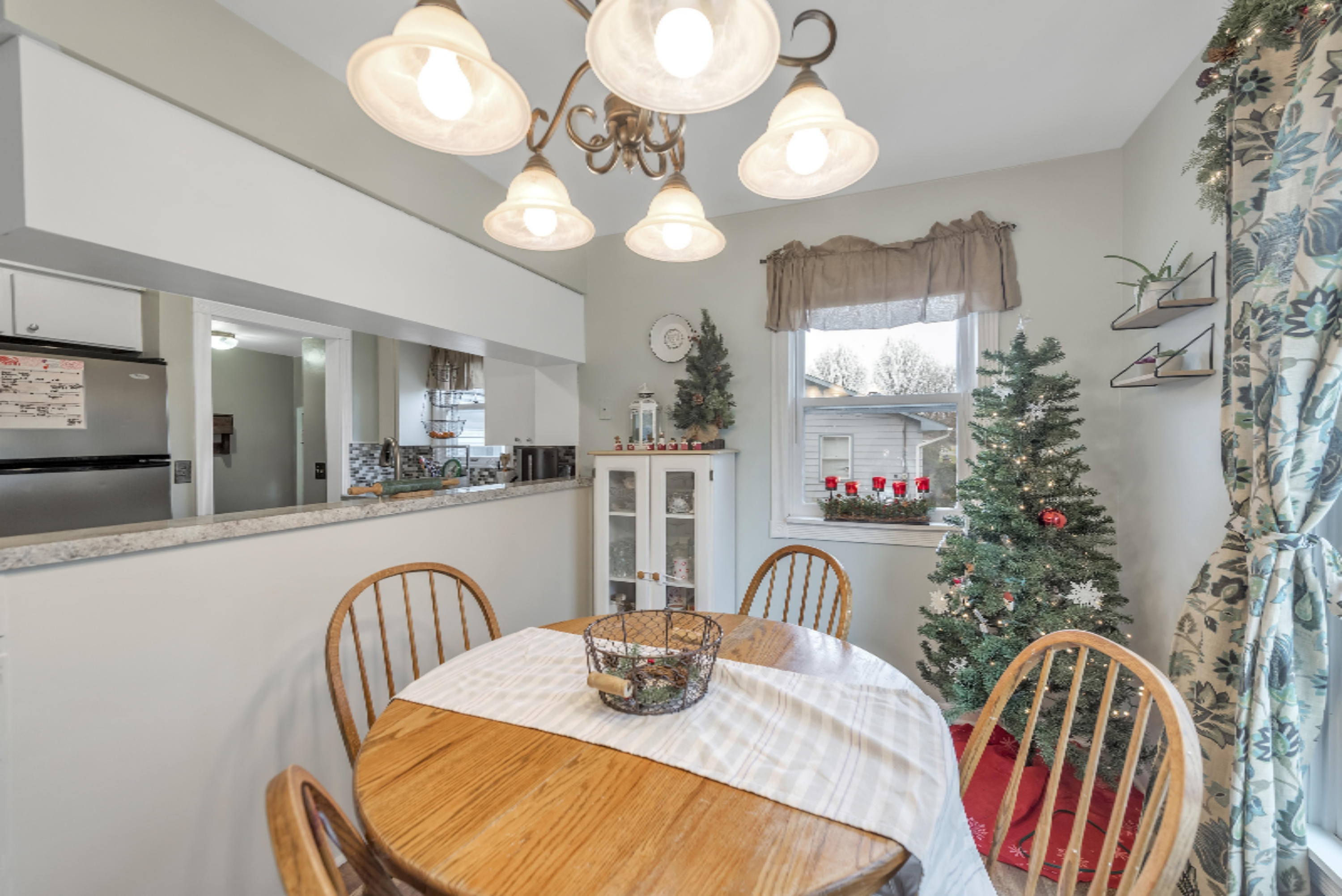 1082 Vos Street Jenison, MI 49428 - Photo 8 of 26 1082-Vos-WindowStill-Real-Estate-Photogr