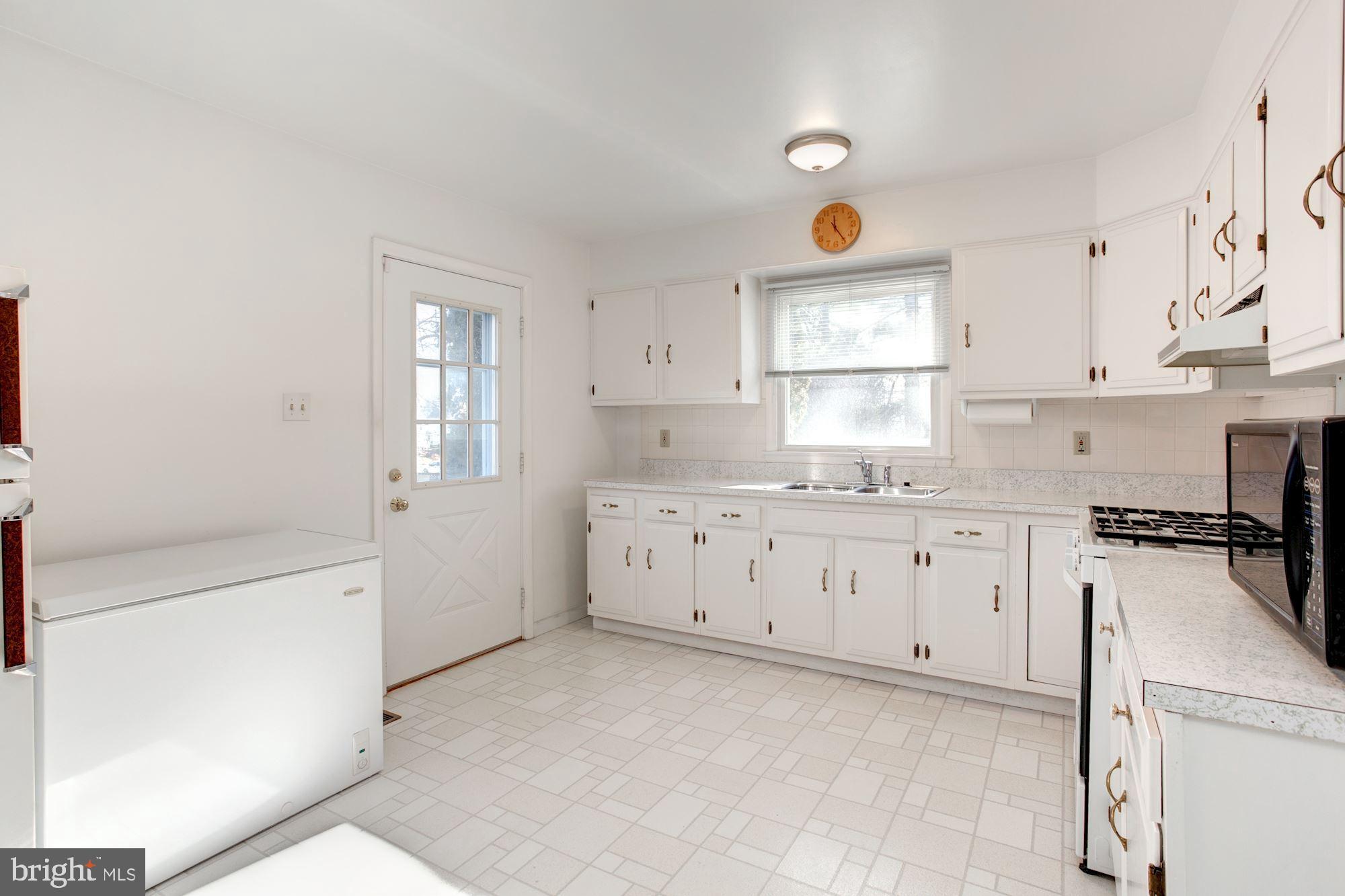 613 Beverly Road Reisterstown, MD 21136 - Photo 11 of 26 Kitchen