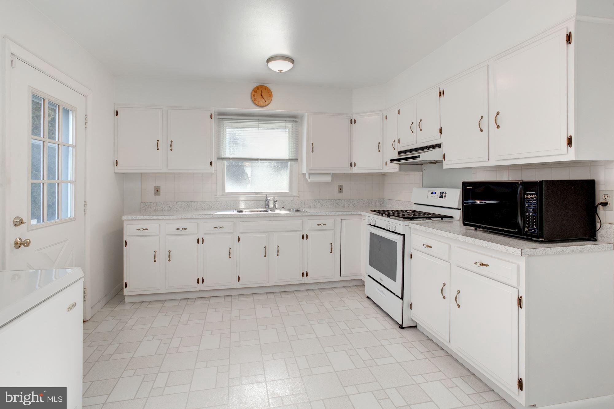 613 Beverly Road Reisterstown, MD 21136 - Photo 8 of 26 Kitchen