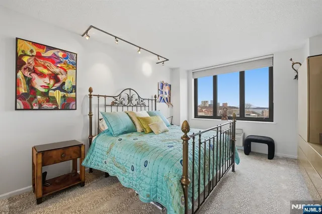 $749,000 | 100 Carlyle Drive, Unit 6MN, Cliffside Park, NJ 07010