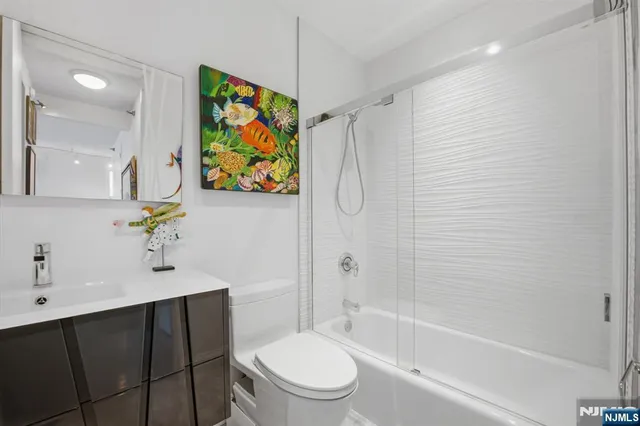 $749,000 | 100 Carlyle Drive, Unit 6MN, Cliffside Park, NJ 07010