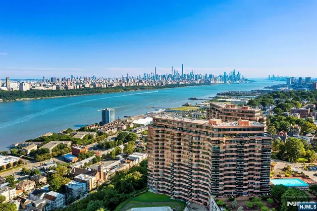 $749,000 | 100 Carlyle Drive, Unit 6MN, Cliffside Park, NJ 07010