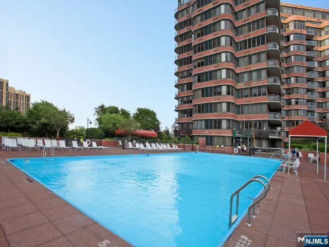 $749,000 | 100 Carlyle Drive, Unit 6MN, Cliffside Park, NJ 07010