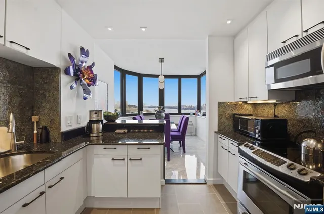 $749,000 | 100 Carlyle Drive, Unit 6MN, Cliffside Park, NJ 07010