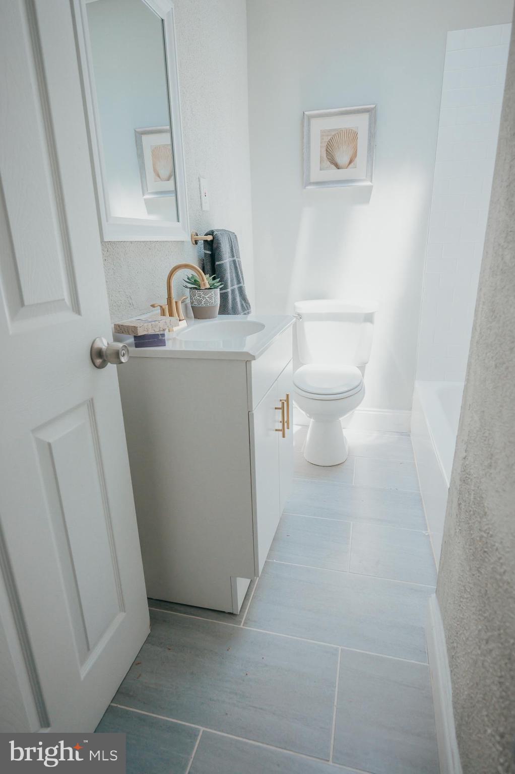 4539 Manorview Road Baltimore, MD 21229 - Photo 14 of 23 Bathroom with tons of light