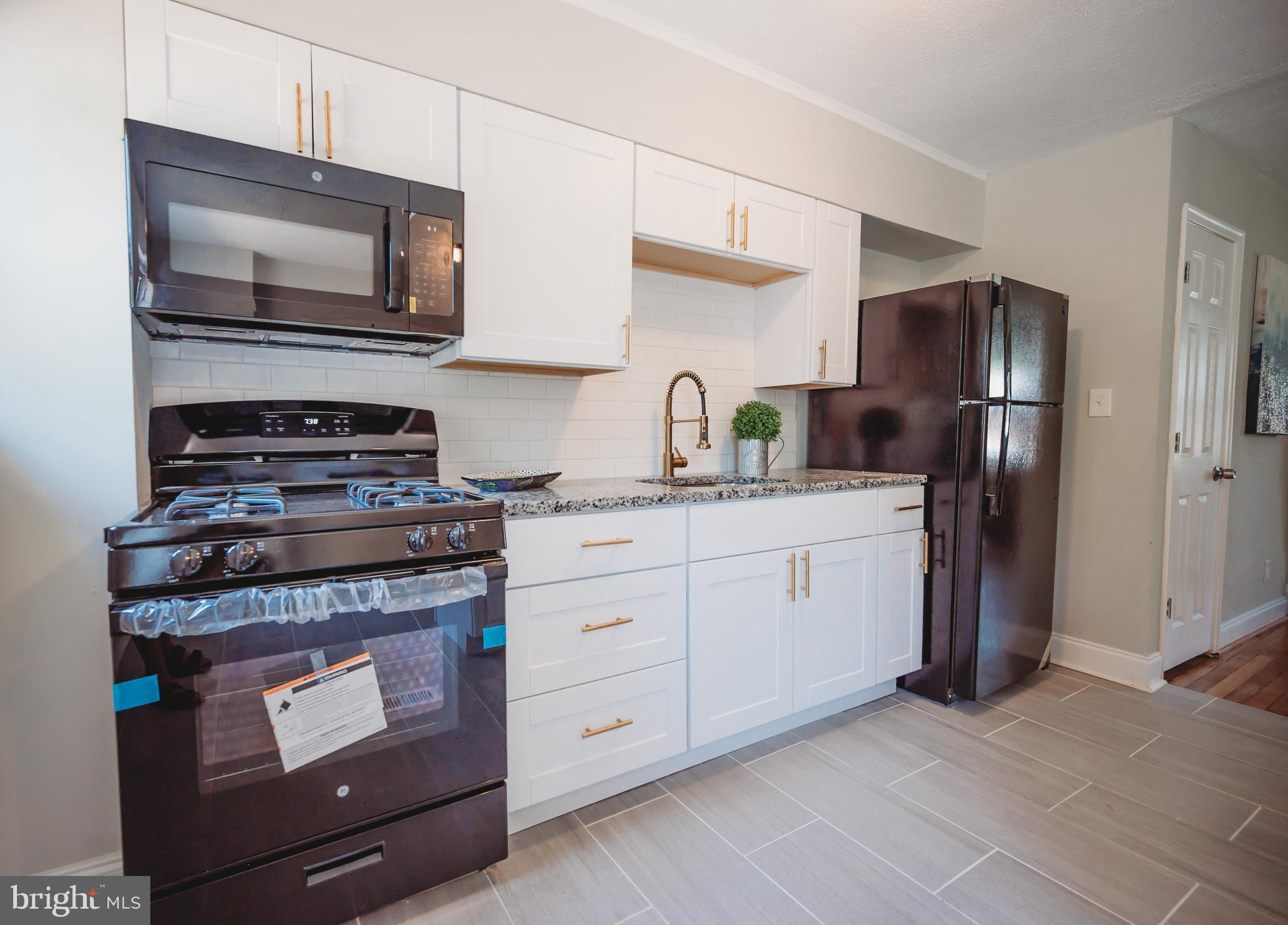 4539 Manorview Road Baltimore, MD 21229 - Photo 8 of 23 Brand new appliances!